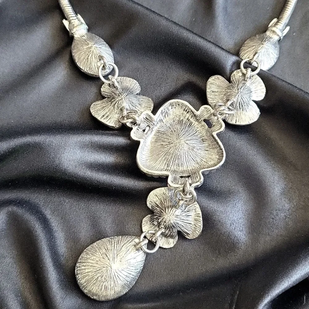 Statement Necklace – Dramatic Sparkle for the Bold at Heart✨